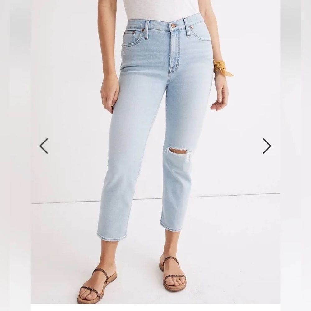 Madewell Sz 26 Mid-Rise Classic Straight Jeans Wellingford Wash Knee Rip Edition